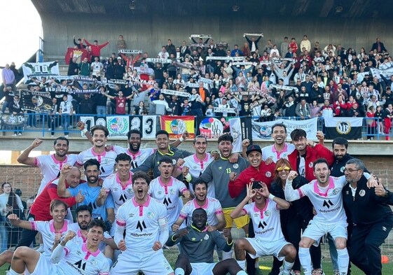 Los jugadores del Salamanca celebrando una victoria la temporada pasada.