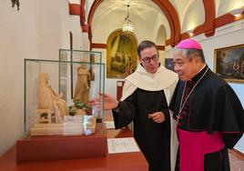 El nuncio del Papa Francisco aprovechó para visitar la exposición 'Artis Momentum'