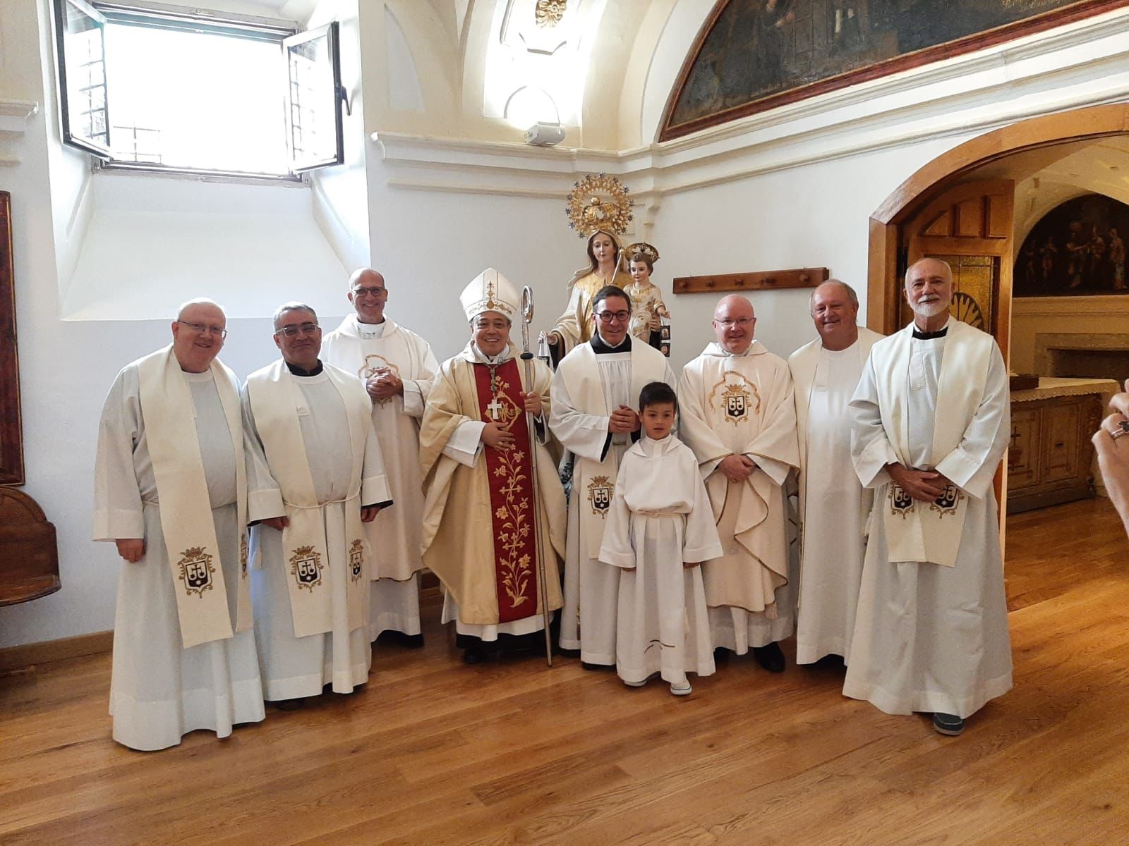 El nuncio del Papa Francisco visita Alba de Tormes y peregrina al sepulcro de Santa Teresa