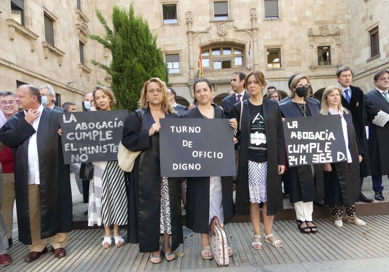 Los abogados salmantinos claman ante sus pensiones irrisorias: «Hay casos de 400 euros»