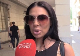 Chabeli Navarro ante los micrófonos de Europa Press en los juzgados