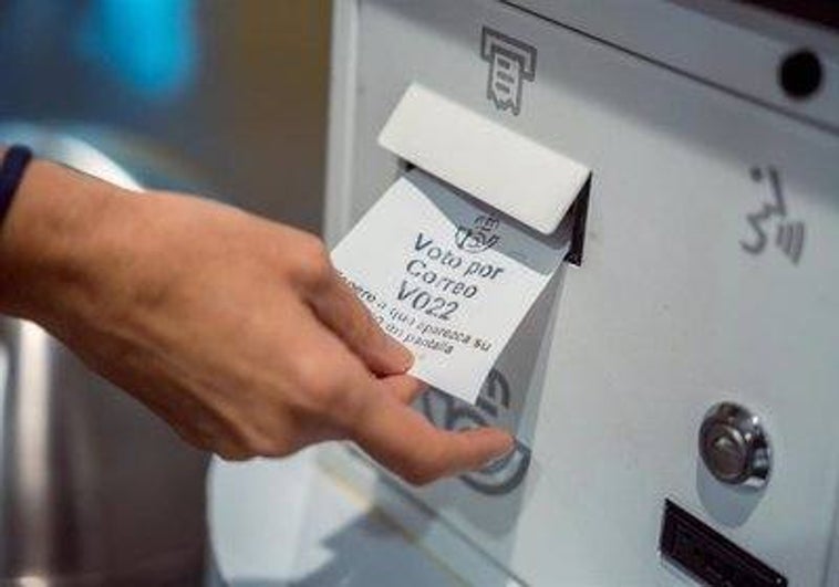 Correos entrega en mano casi el 90% de la documentación electoral, el resto está disponible en las oficinas postales