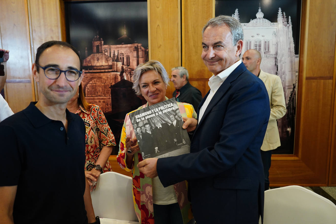 Zapatero pide en Salamanca a los votantes de centro y los de Podemos el voto para el PSOE