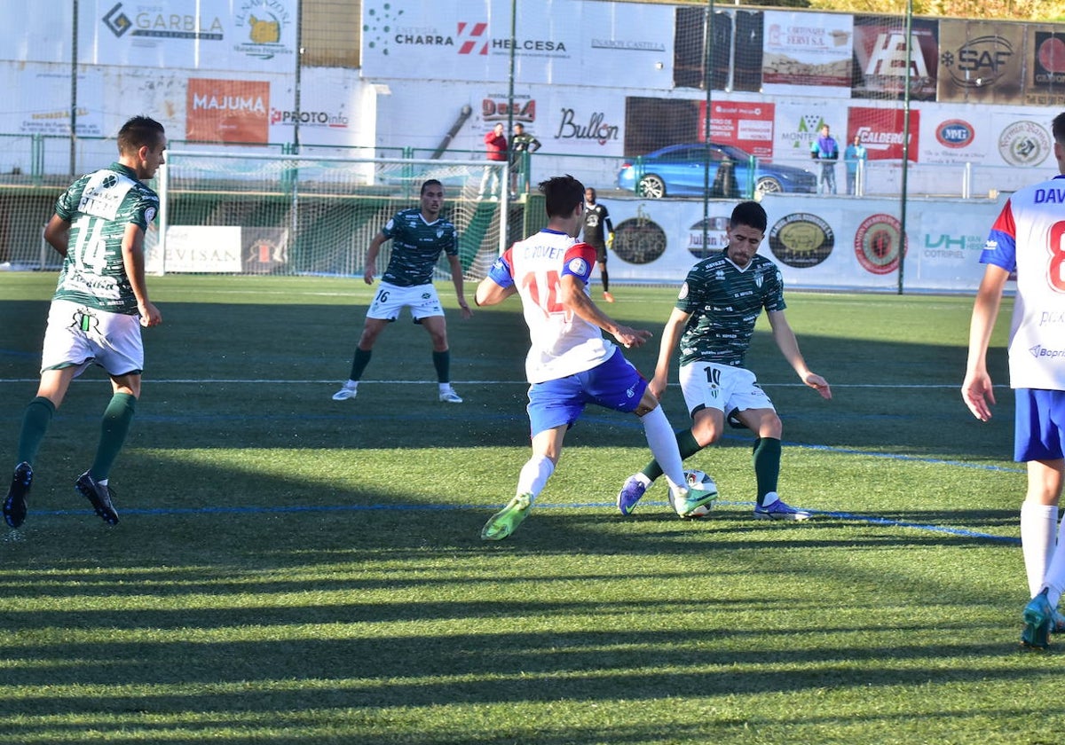 Partido del Guijuelo ante el Langreo la pasada temporada.