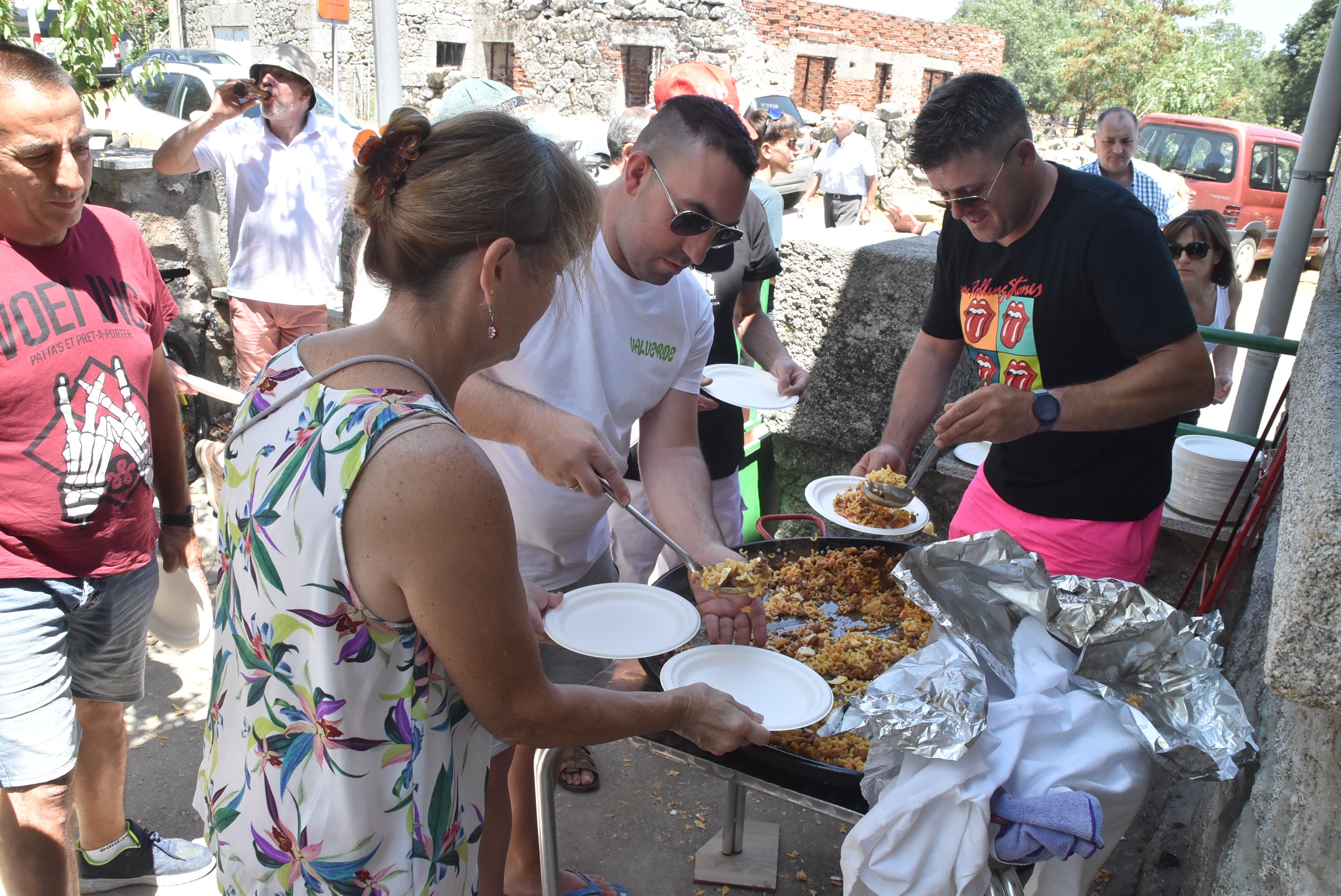 Fideuá y pasta en las fiestas de Santiago en Valverde de Valdelacasa