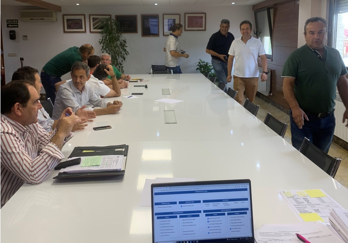 Almacenistas y agricultores en la mesa de cereal de Salamanca.