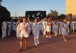 Las mujeres de Macotera disfrutan de la «noche blanca»