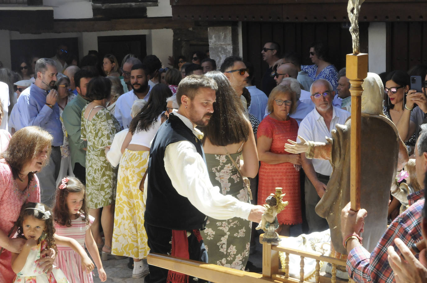 Madroñal rinde culto a Santa Ana