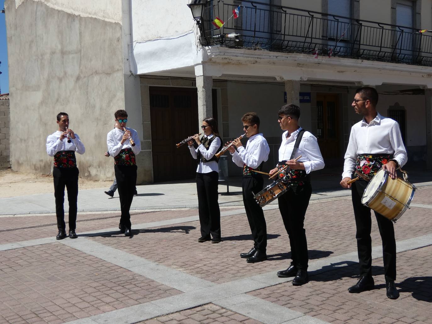 Procesión con el Santo peregrino y a caballo en Santiago