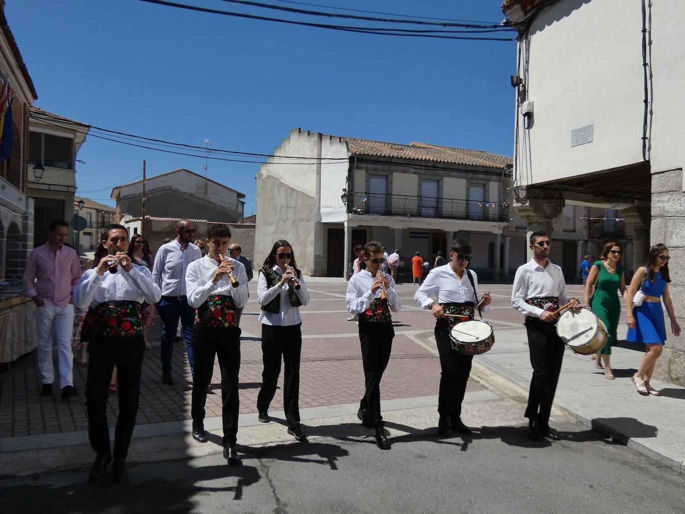 Procesión con el Santo peregrino y a caballo en Santiago