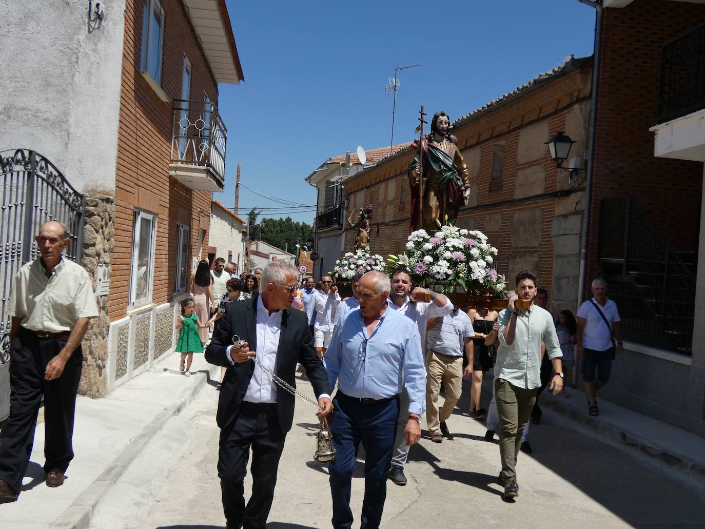 Procesión con el Santo peregrino y a caballo en Santiago