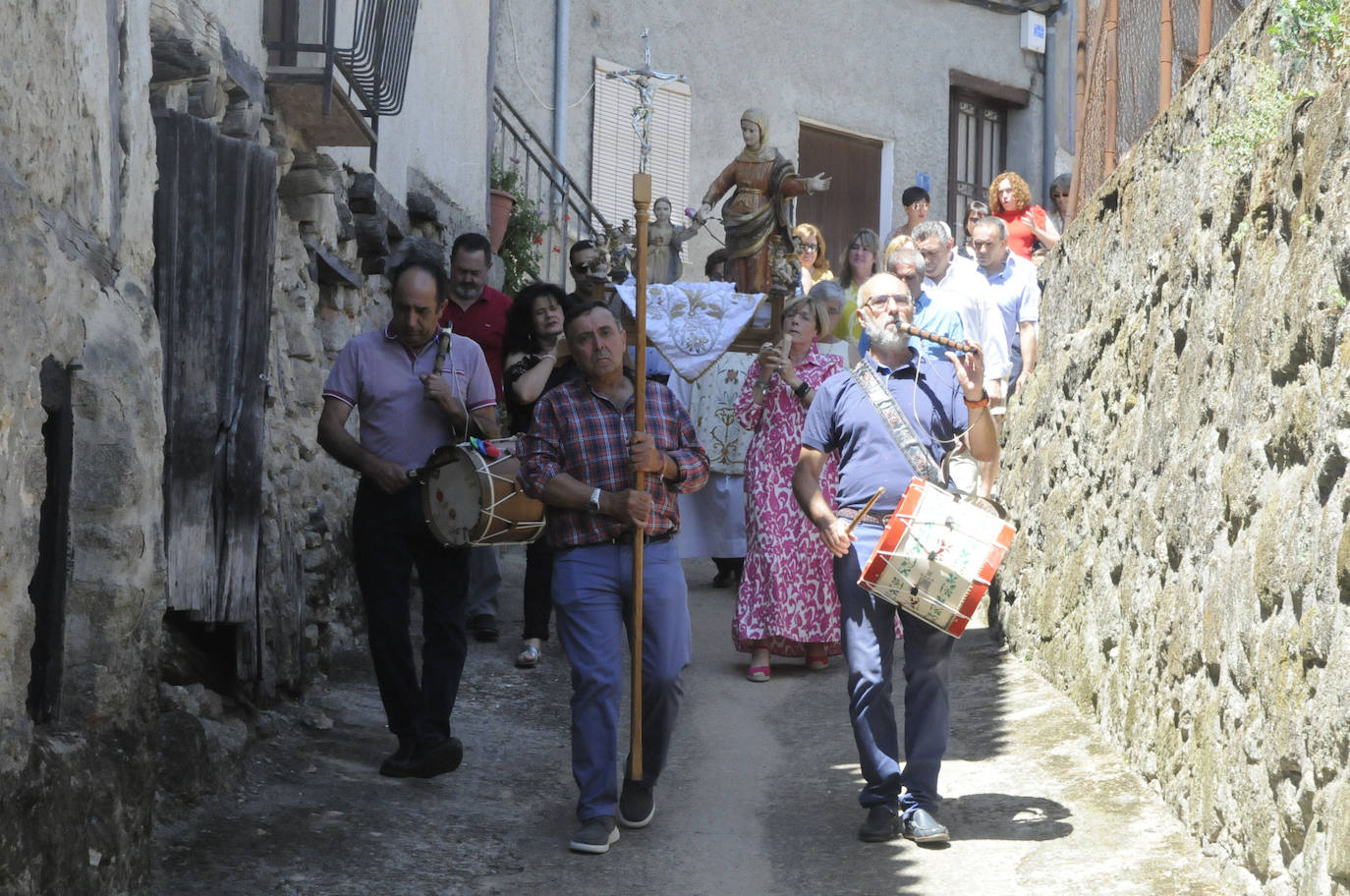 Madroñal rinde culto a Santa Ana