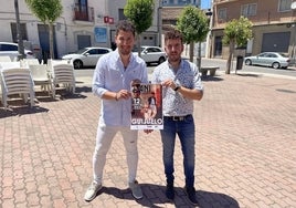 Pablo Alexander y Roberto Hernández Garabaya, presentando el cartel de Dani Fernández en Guijuelo.