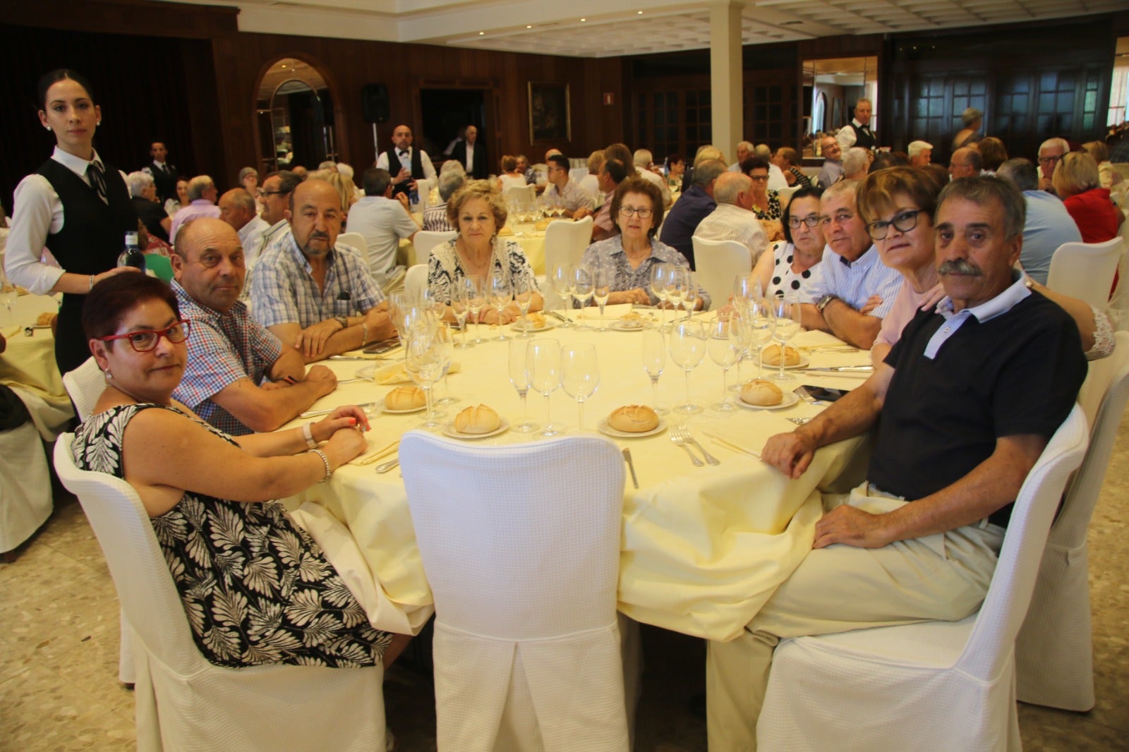 El homenaje a los mayores de Santa Marta reúne a 300 veteranos