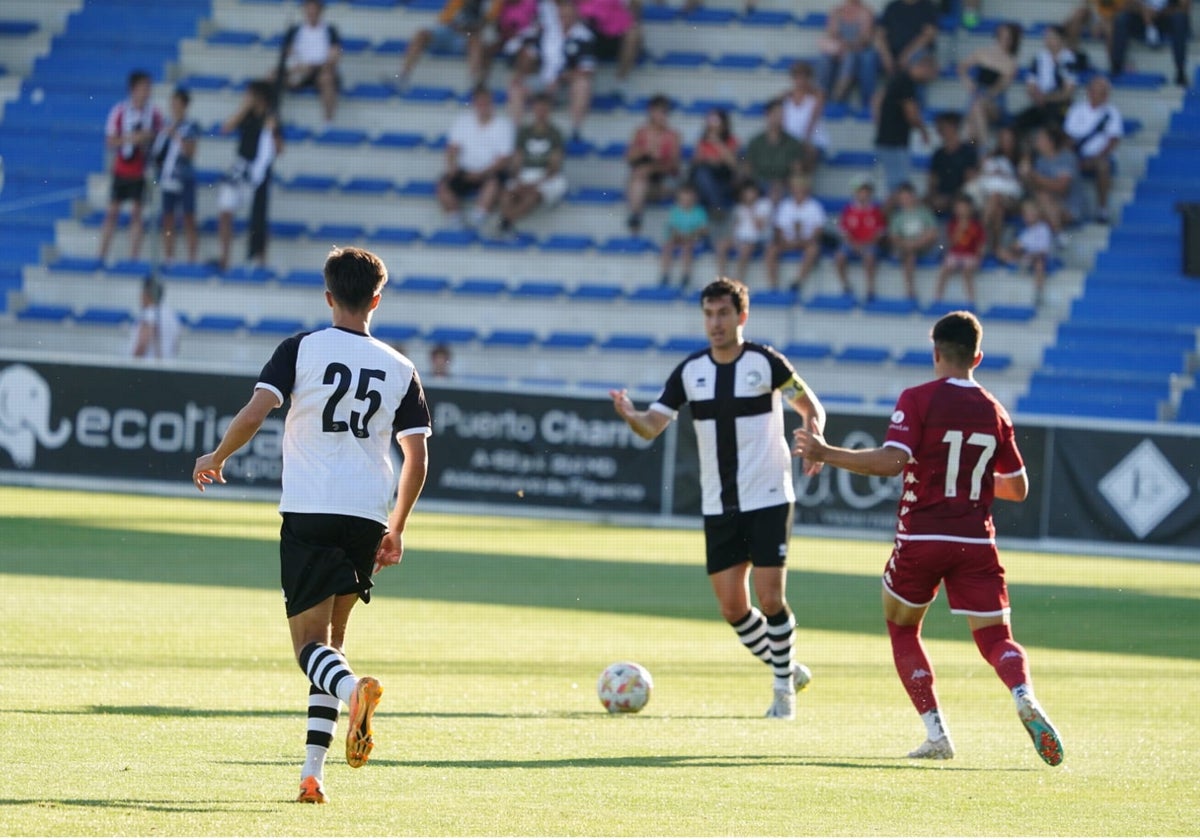 Nespral controla el balón en la primera mitad.