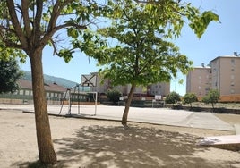 Vista del patio del colegio Marqués de Valero de Béjar, que abrirá en agosto para facilitar el ocio infantil y juvenil