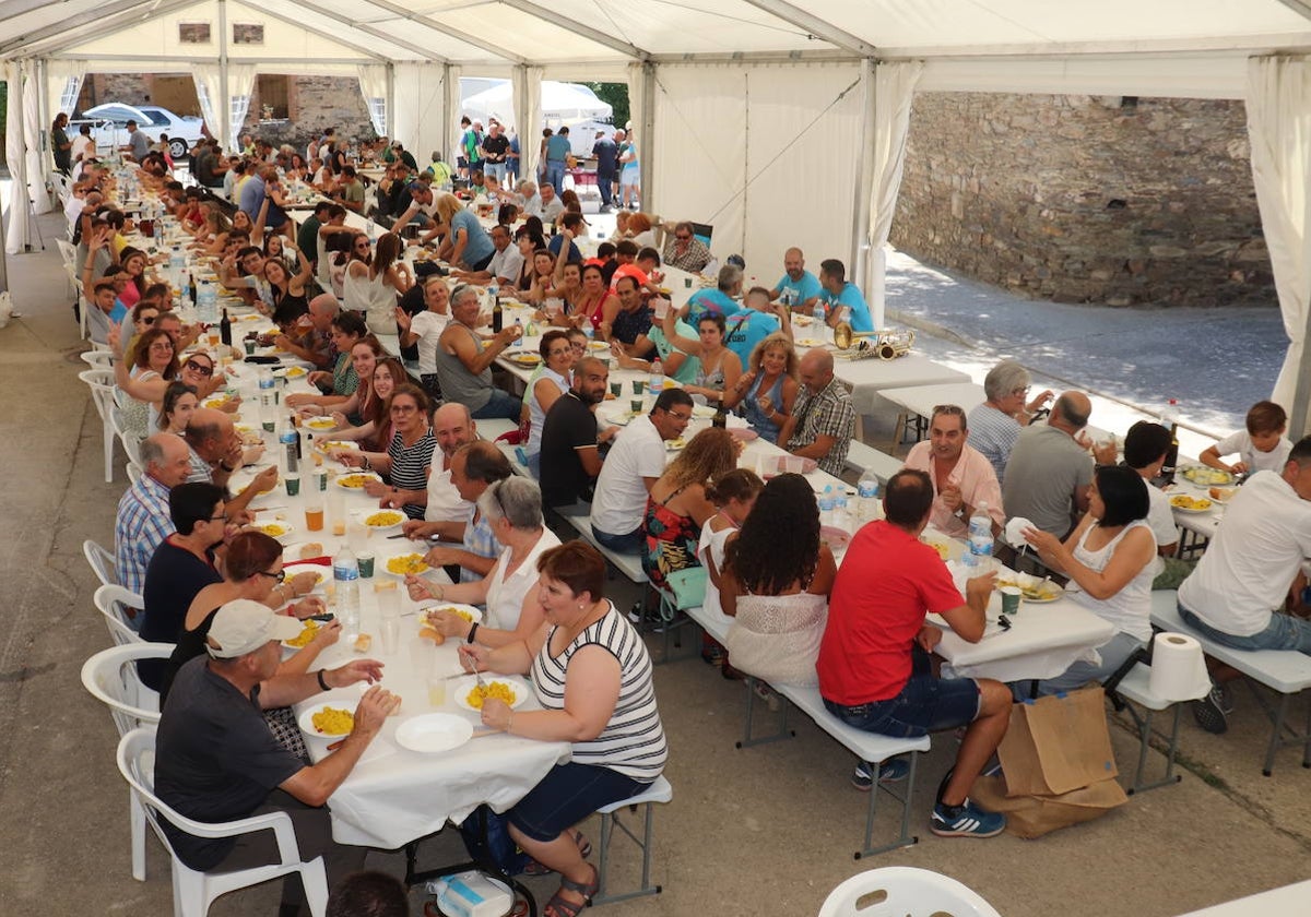 Imagen de la paella celebrada el año pasado dentro de las fiestas de verano de Salvatierra.