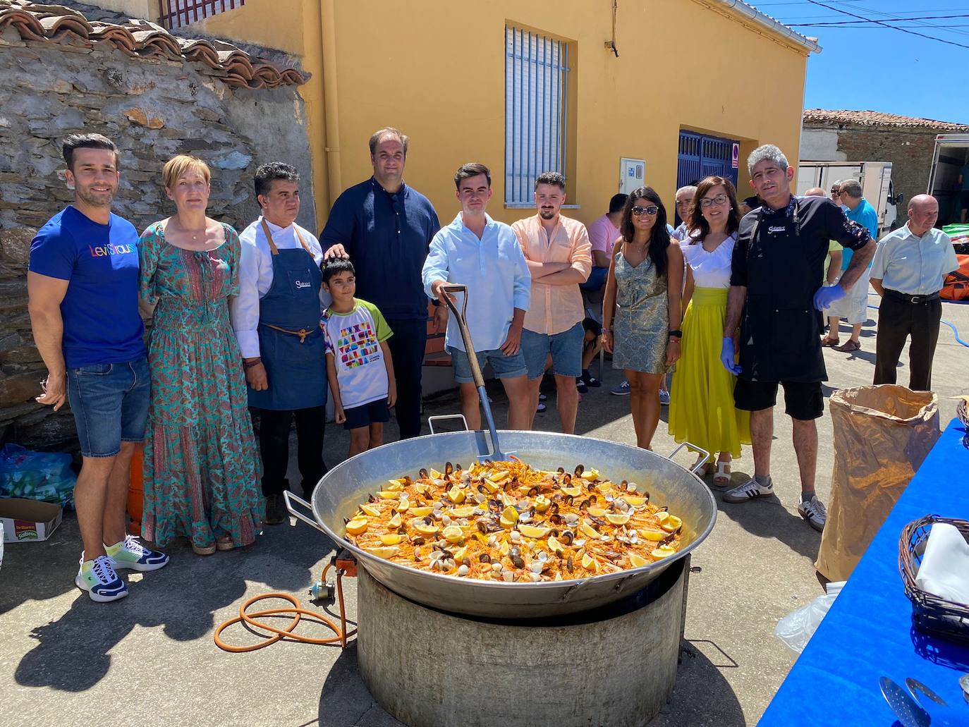 Despedida festiva en Cabezuela de Salvatierra con homenaje incluido