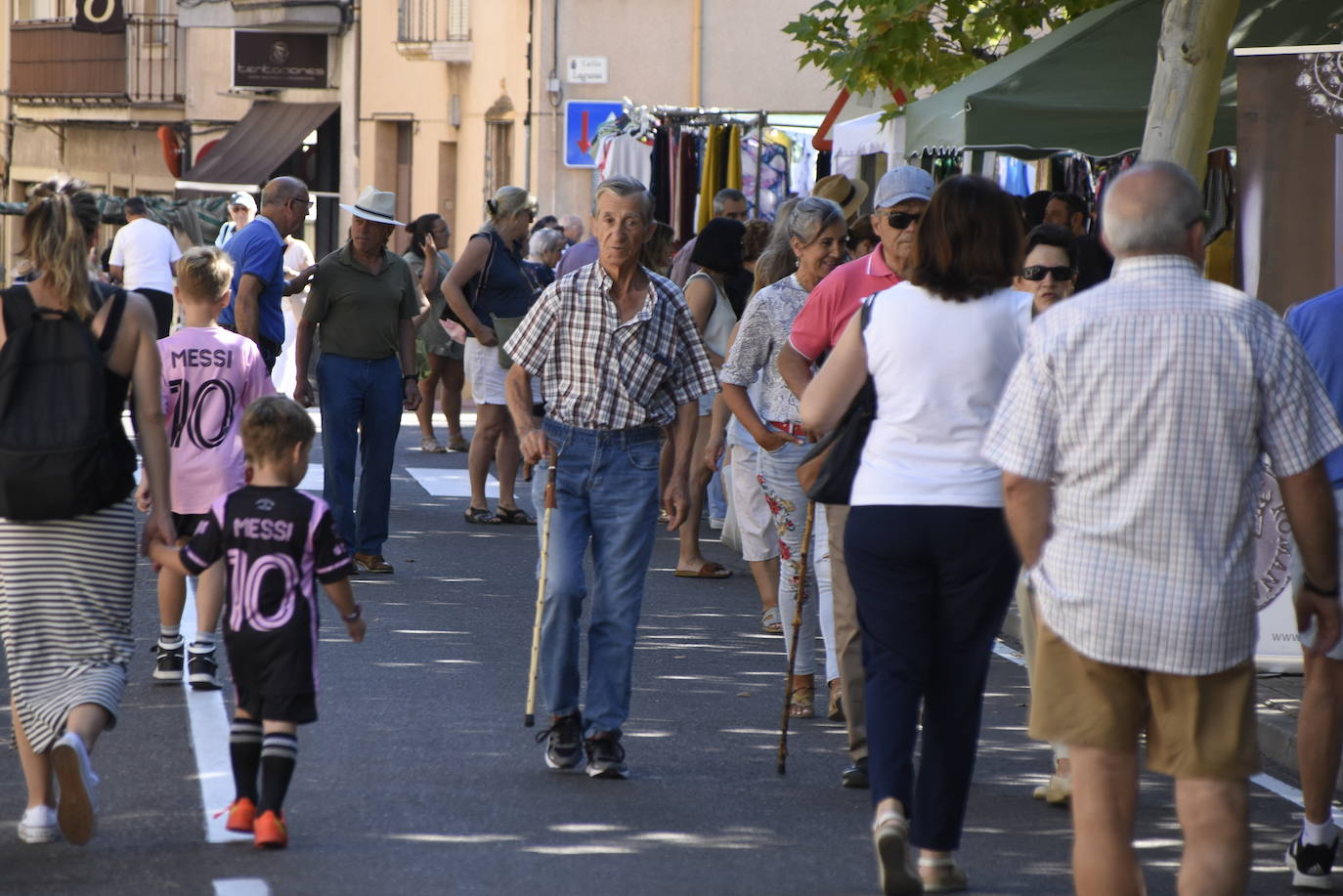 Ciudad Rodrigo reivindica su esencia comercial en el Martes Chico