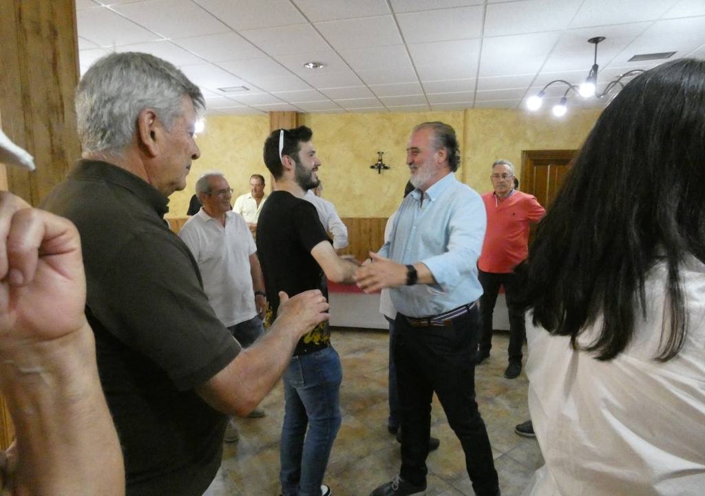 Macotera homenajea a su secretario José Luis Caballero