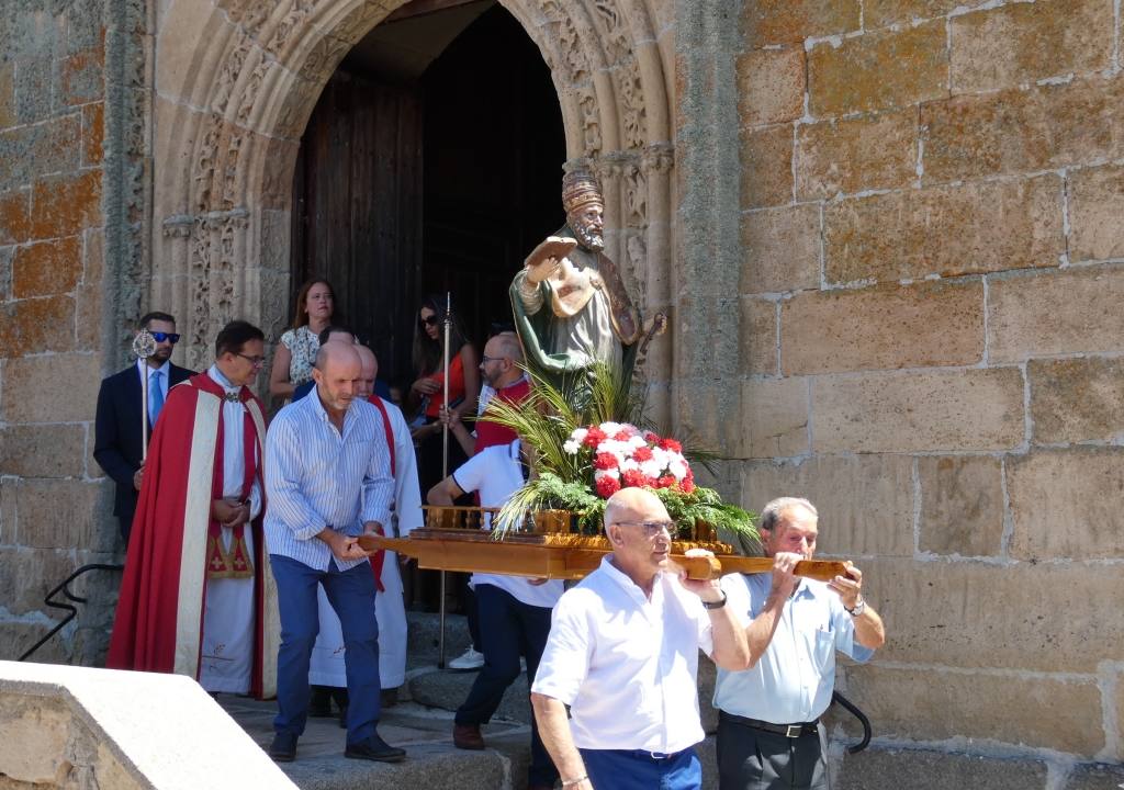 Jotas y vivas a San Pedro ad Víncula como colofón de las fiestas de Villar