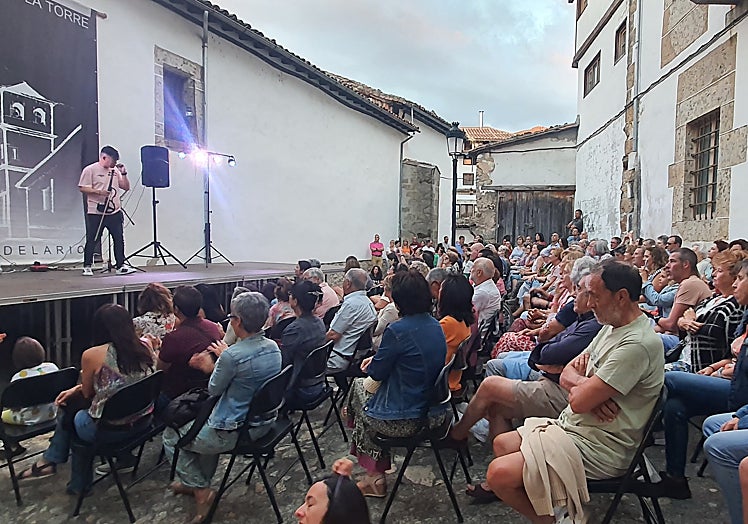 Imagen del joven músico en la tercera actuación del ciclo musical.