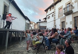 Imagen del público asistente a la actuación del violinista JaviLin.