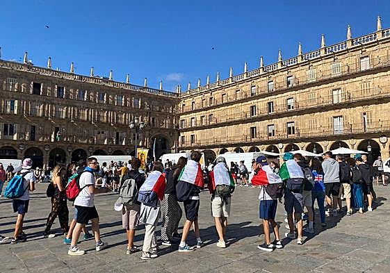 Miles de jóvenes de todos los países llenan Salamanca antes de ver al Papa