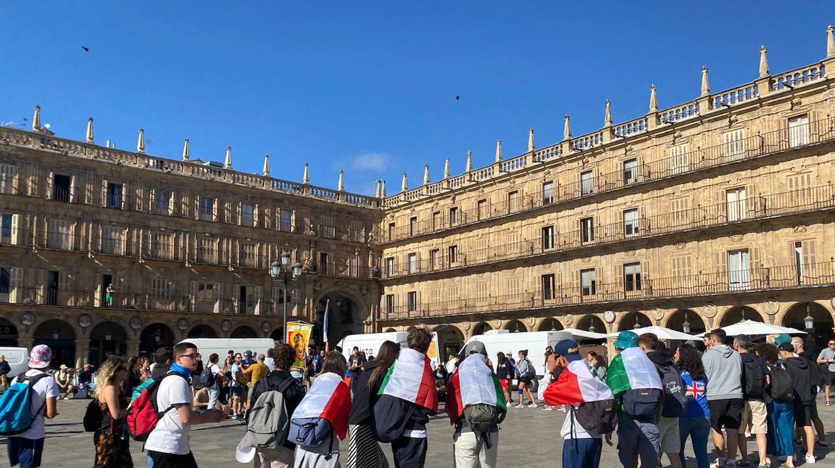 Miles de jóvenes de todos los países llenan Salamanca antes de ver al Papa