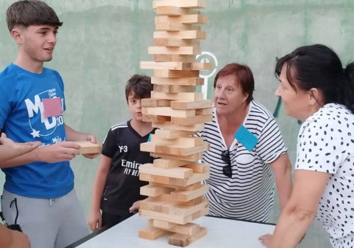 Chicos y mayores lo pasan en grande en la semana cultural de Coca de Alba