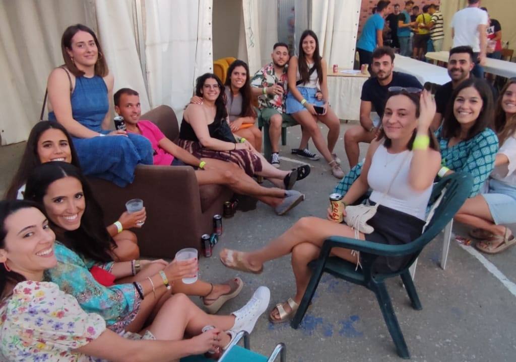 Litros de cerveza y kilos de salchichas animan la tarde de fiesta en Alaraz