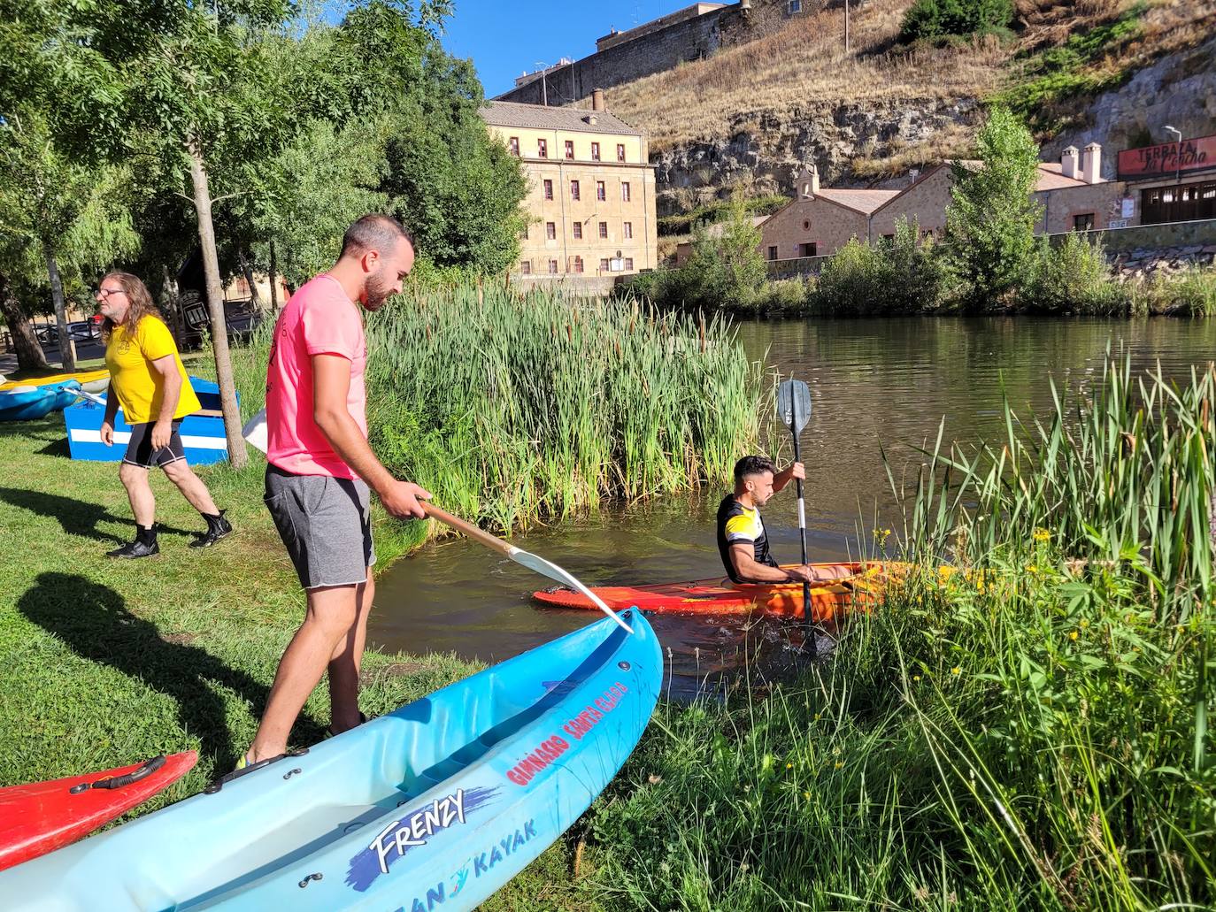 Carrera y piraguas en el río de Ciudad Rodrigo