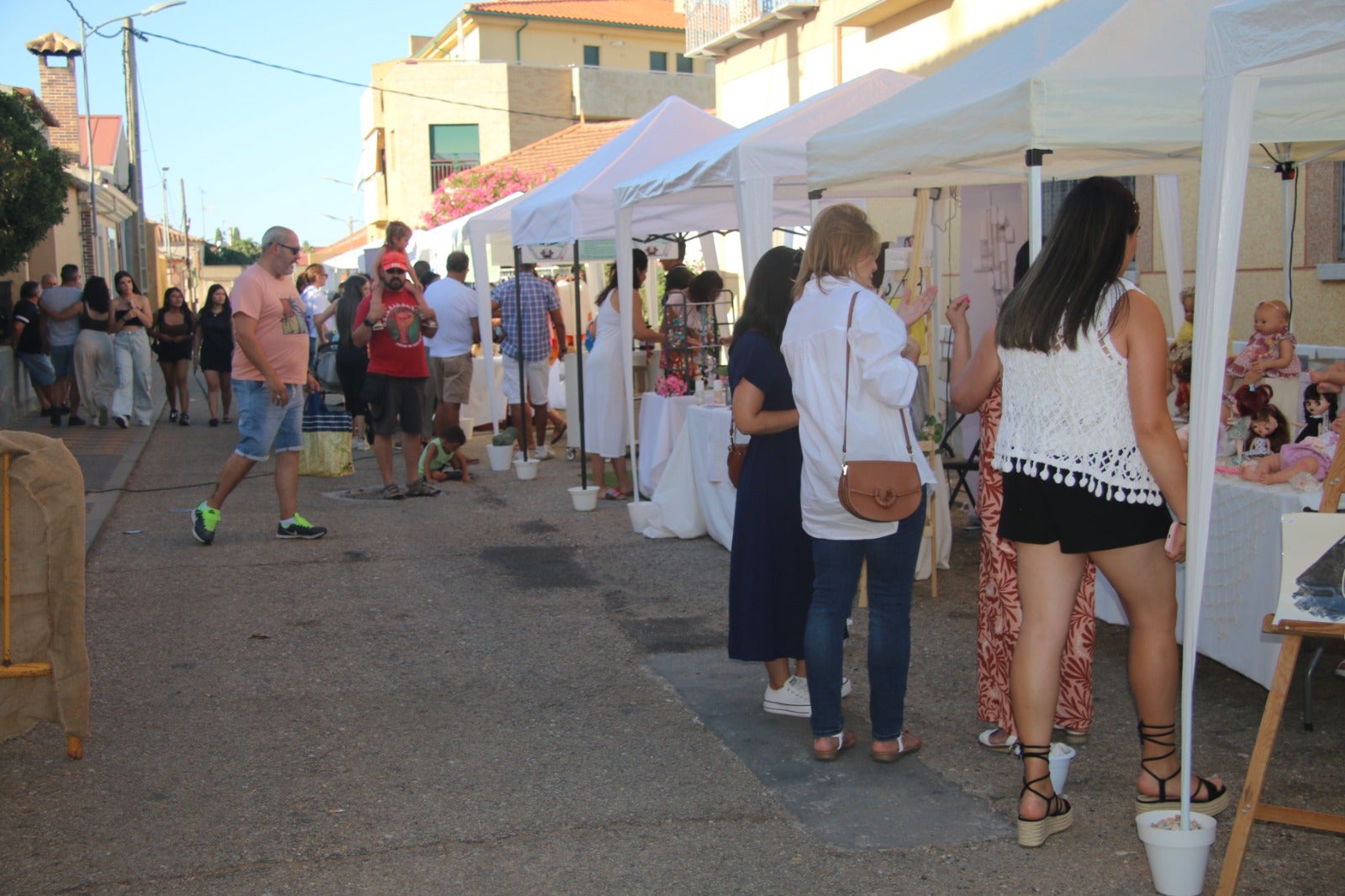 Doñinos disfruta de los Autos Locos y del Market de Artesanía