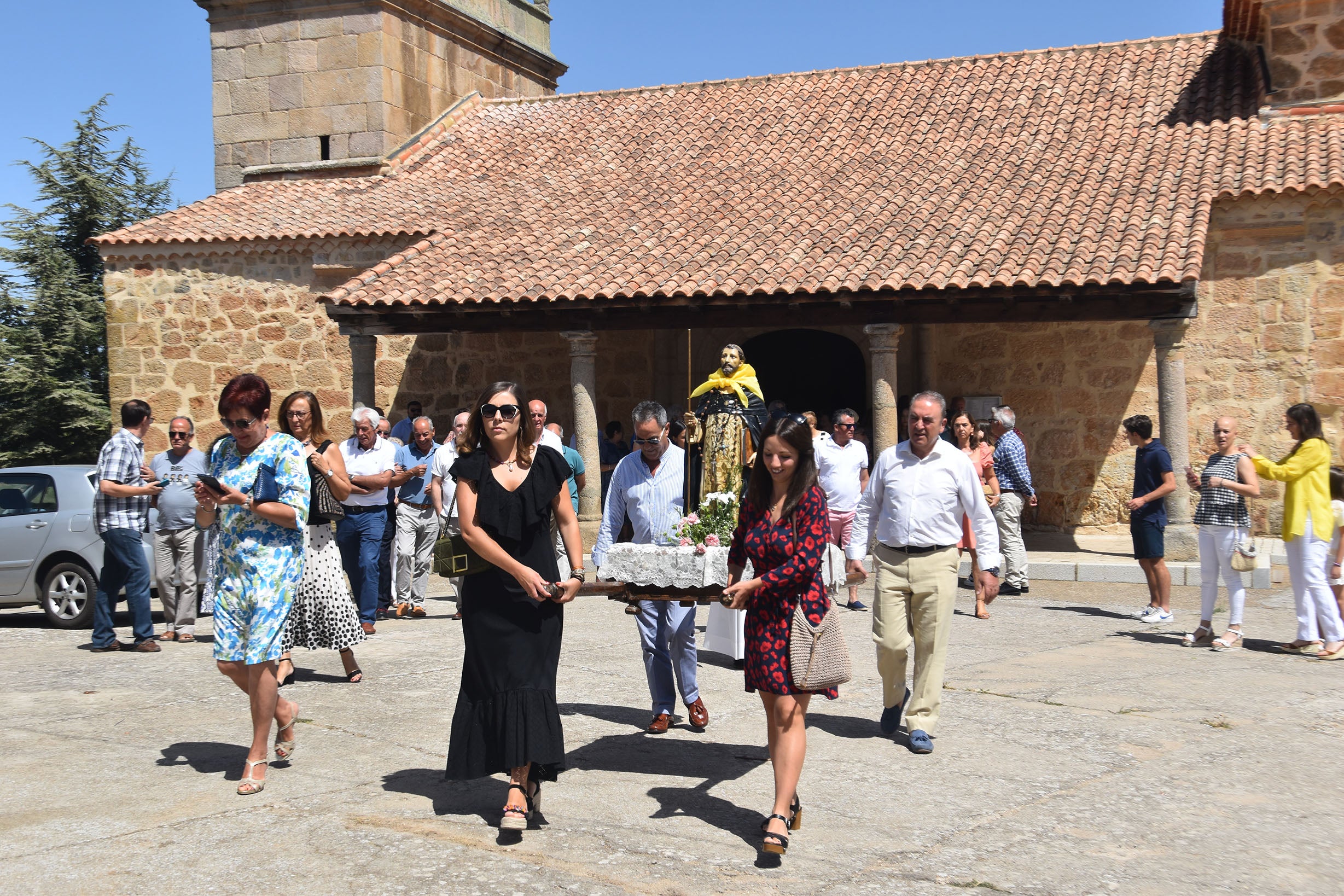 Robliza de Cojos celebra el día grande de sus fiestas patronales