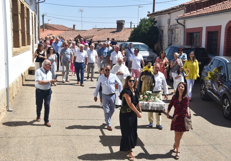 Robliza de Cojos celebra el día grande de sus fiestas patronales