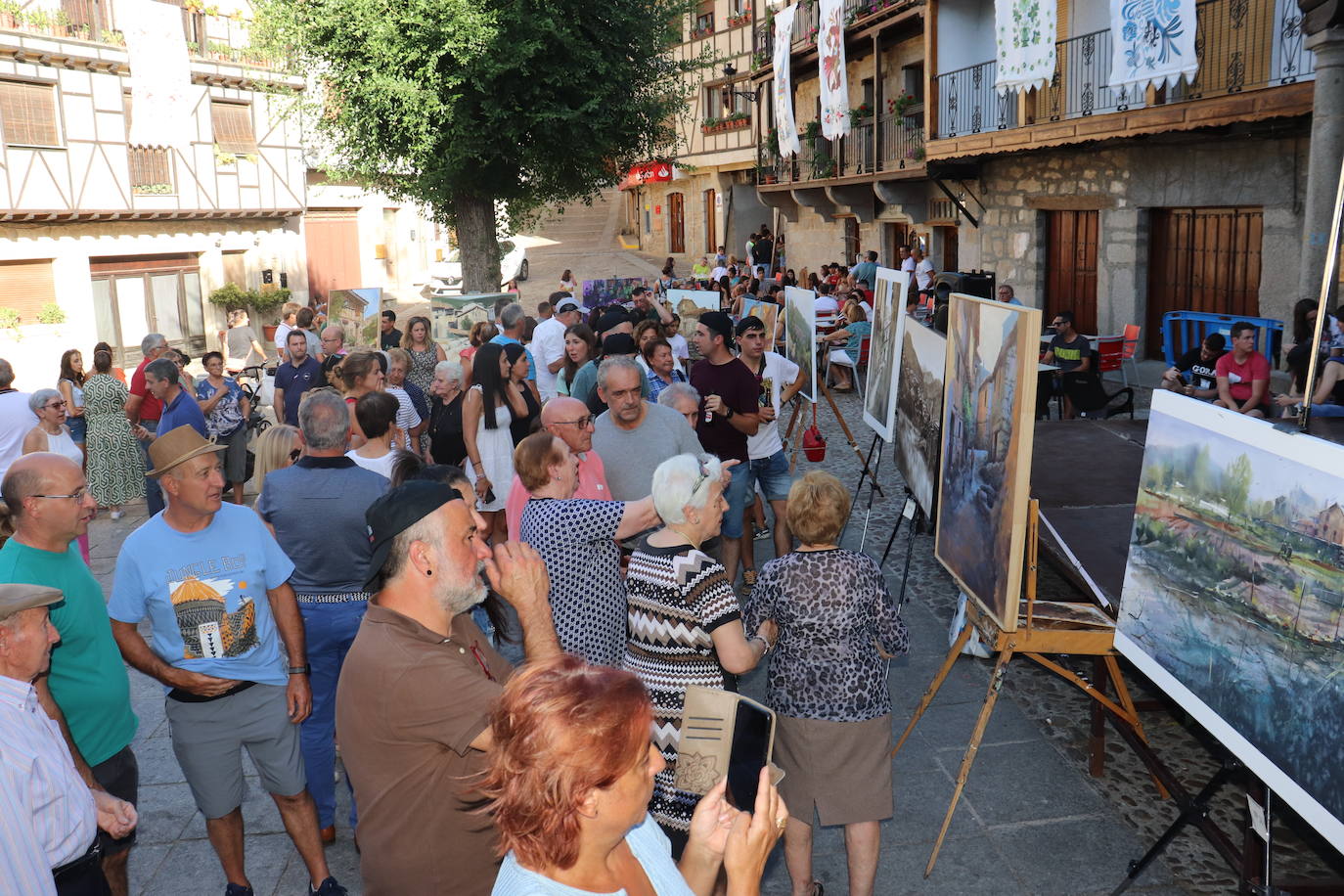 El certamen de pintura llena San Esteban de la Sierra de arte