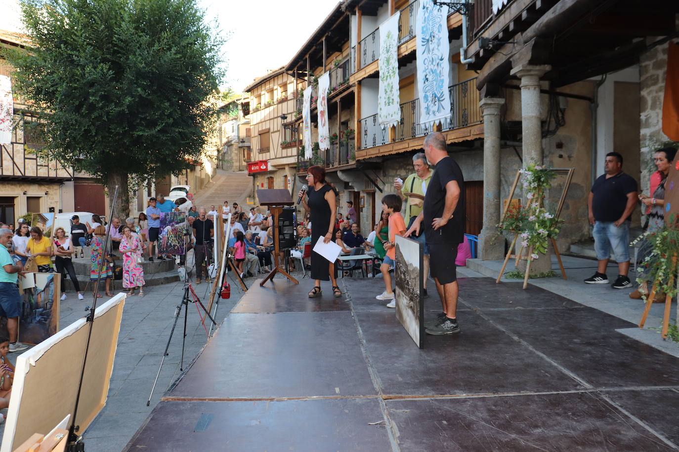 El certamen de pintura llena San Esteban de la Sierra de arte