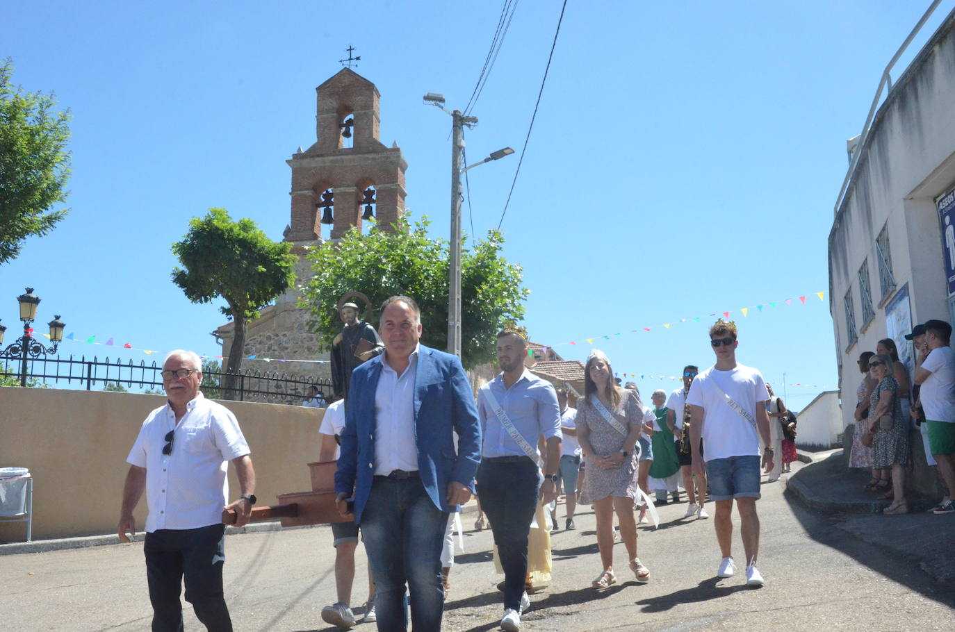 Saelices el Chico palpita en la procesión de San Benito