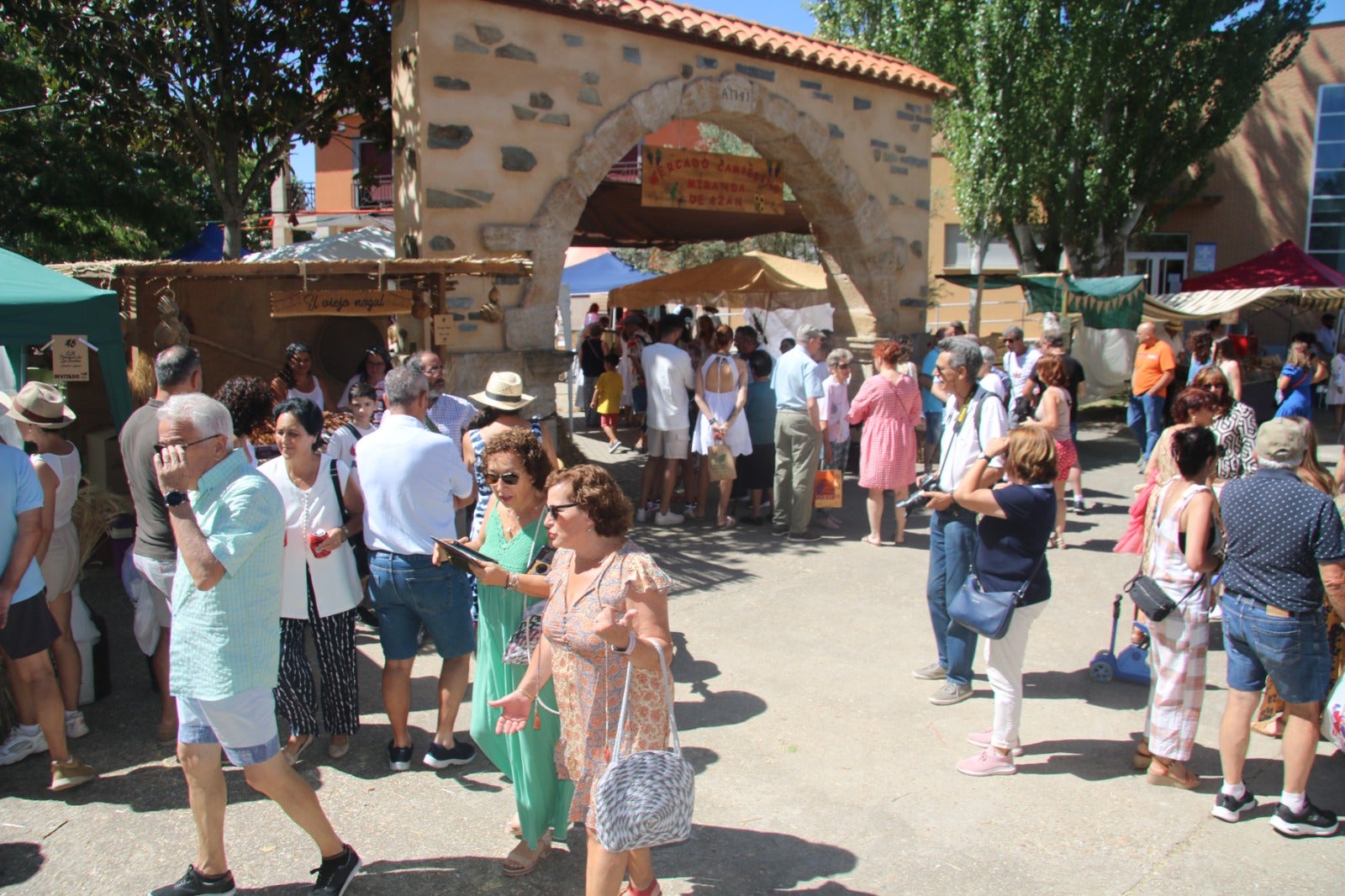 Mercado campesino de récord en Miranda de Azán