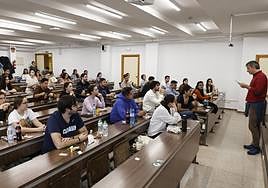 Lectura de las instrucciones en uno de los exámenes de formación especializada celebrado el pasado mes de enero.