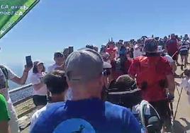 El emocionante momento en el que José Luis Capitán alcanzó la cima de la Peña de Francia entre aplausos