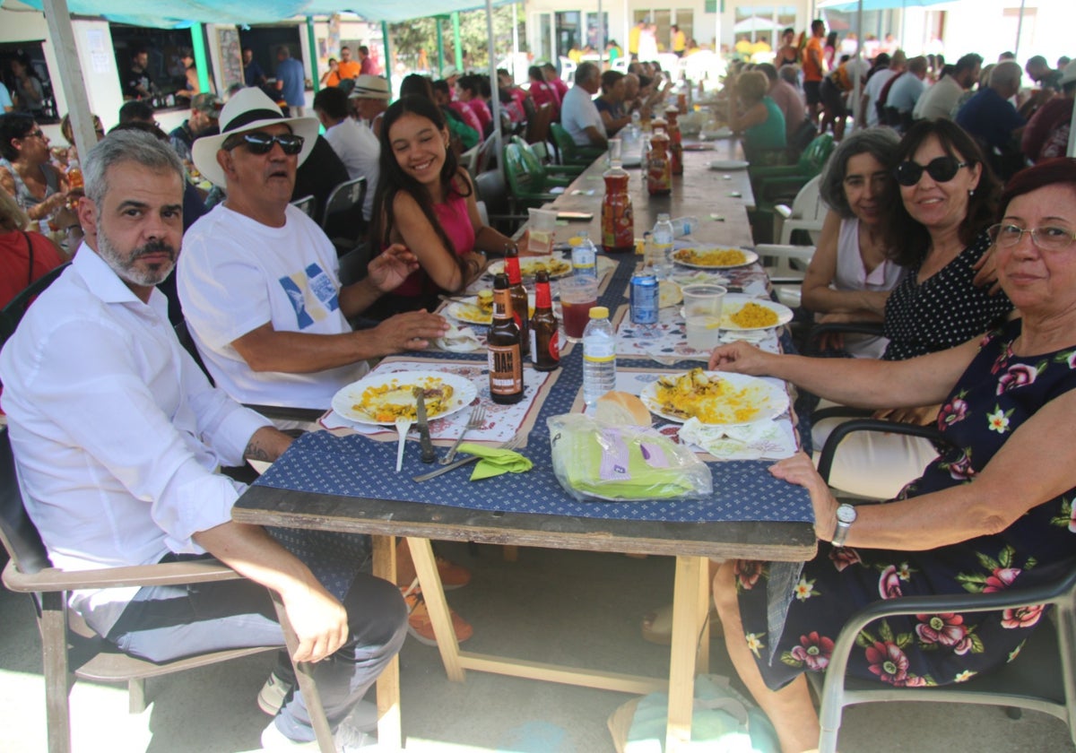 Fin de fiesta en Robliza de Cojos con 400 raciones de paella