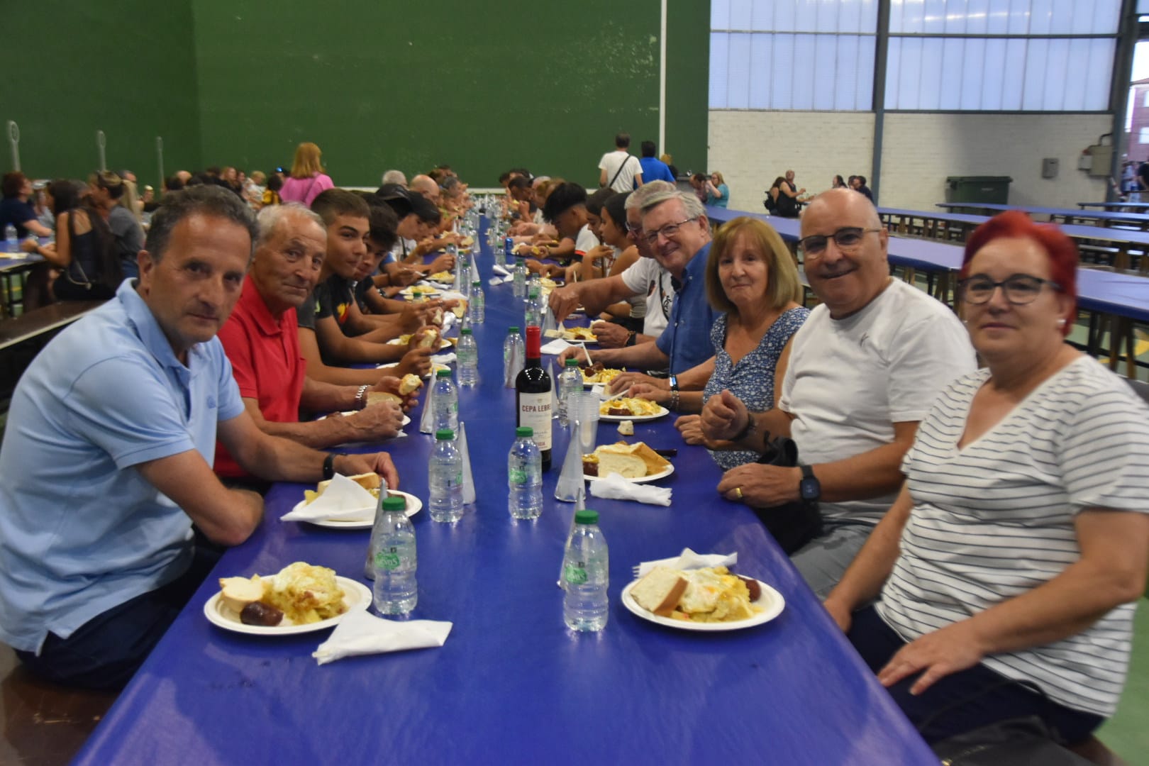 Calvarrasa de Abajo despide sus fiestas con... ¡1.800 huevos fritos!