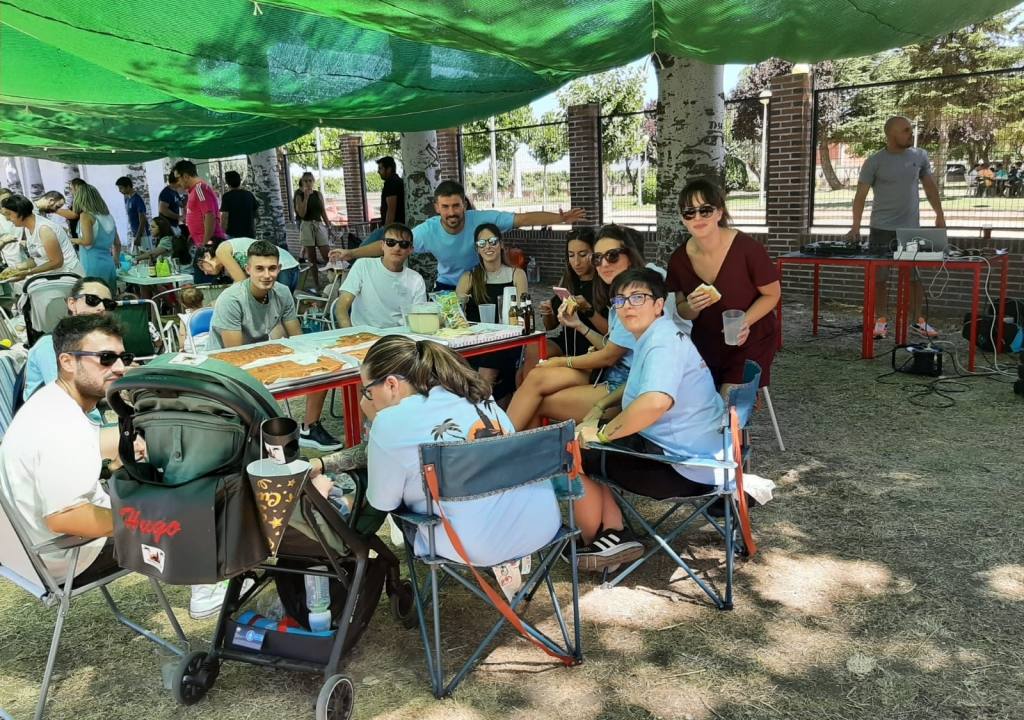 Más de 400 personas reviven el Lunes de Aguas estival en Palaciosrubios