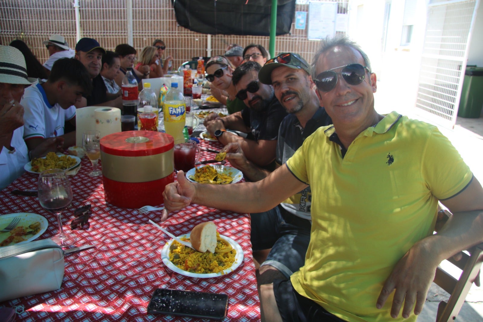 Fin de fiesta en Robliza de Cojos con 400 raciones de paella