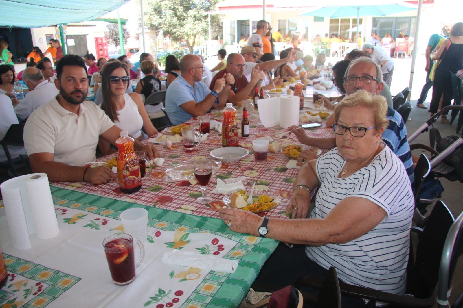 Fin de fiesta en Robliza de Cojos con 400 raciones de paella