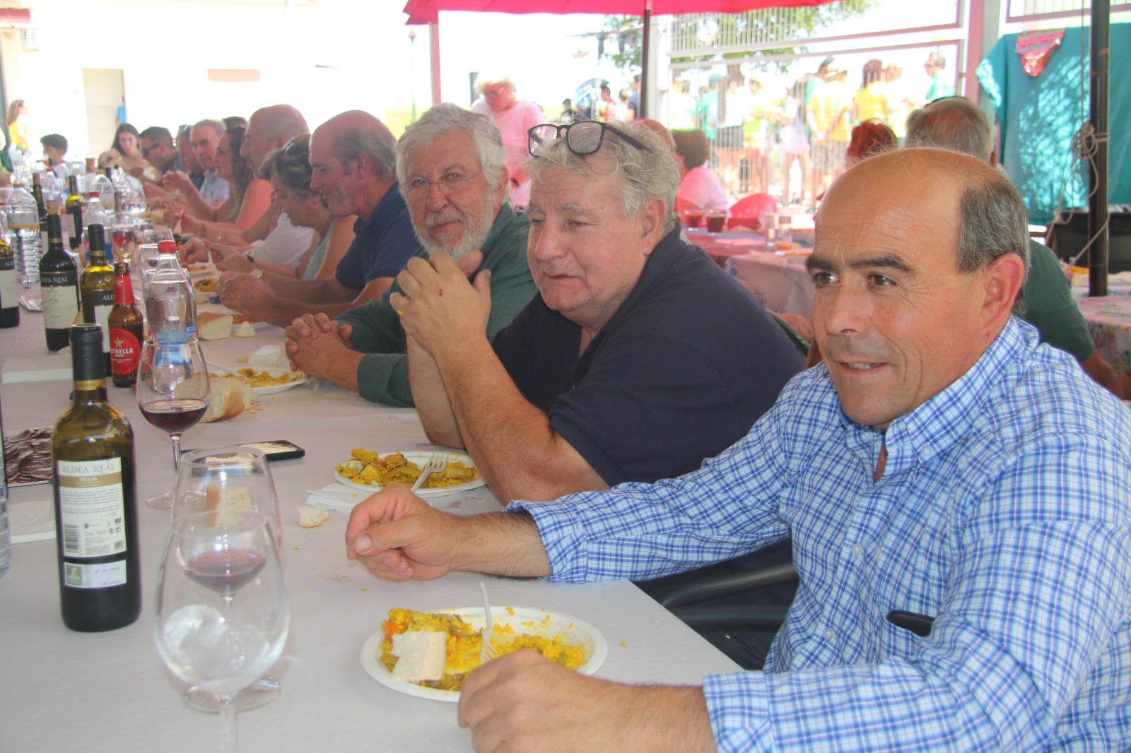 Fin de fiesta en Robliza de Cojos con 400 raciones de paella