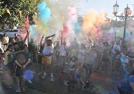 Imagen de la nube de color gracias a la celebración de Color Party en Nava de Béjar