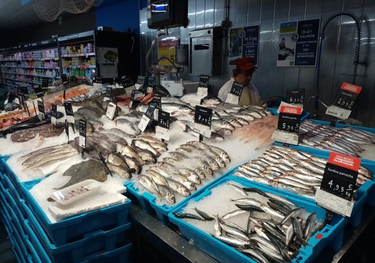 La pescadería de Carrefour Market Gildo cuenta con pescado fresco cada día