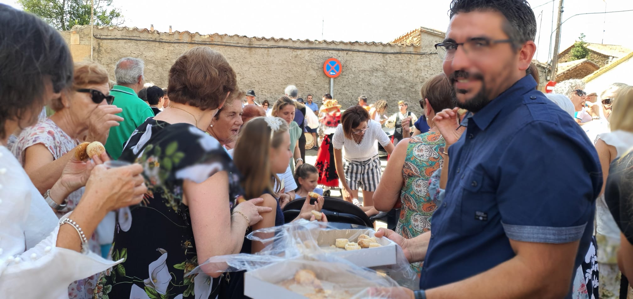 Un convite con casi 30 kilos de perronillas en Doñinos en honor a Santo Domingo de Guzmán